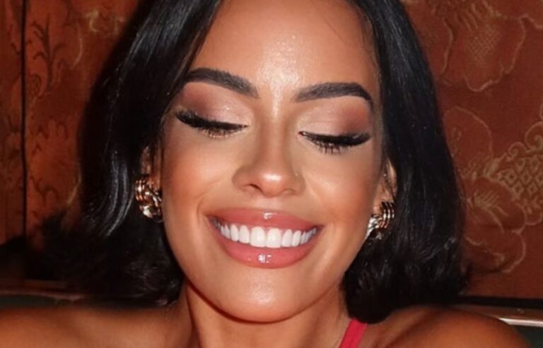 Siranli patient with beautiful veneers